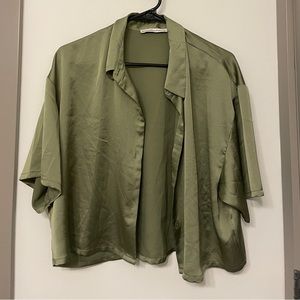 Abercrombie & Fitch Green Cropped Short Sleeve Button Up Satin Top (Size: L)
